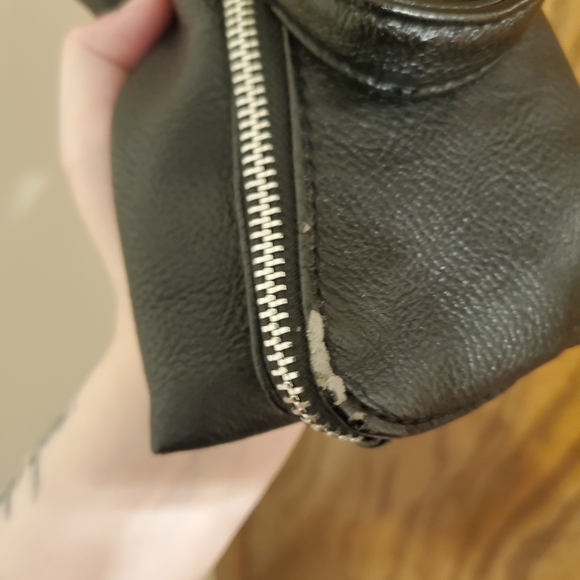 Jennifer Lopez Black Leather Wristlet with Silver Chain - Picture 3 of 10